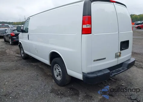 2017 Chevrolet Express 2500 Work Van z USA, uszkodzony, nr VIN 1GCWGAFFXH1342794